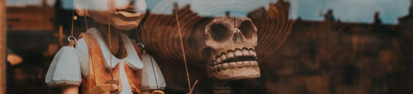 4 key differences between wooden and plastic marionettes