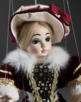Gräfin Marie Marionette - eine schöne Brünette mit einem richtigen Hut