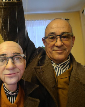 Maßgefertigte Marionette eines Mannes – 60 cm, bewegliche Augen und Mund