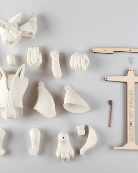 Vlk Elvis DIY kit - Vyrobte si jedinečnou Performerskou loutku ze setu s díly
