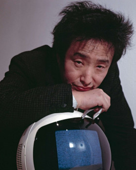 Maßgefertigte Marionette des Künstlers Nam June Paik