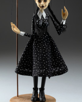Wednesday – Handgefertigte tschechische Marionette aus Prag