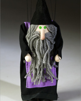 Le sorcier - une petite marionnette en bois