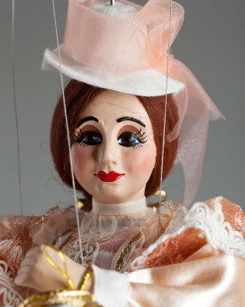 Gräfin Rosie - eine Marionette in einem Lachskleid