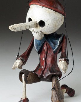 Superstar Pinocchio en squelette - une marionnette en bois au look original